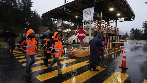 Encuentran el cuerpo de uno de los 5 trabajadores atrapados en la mina chilena El Teniente