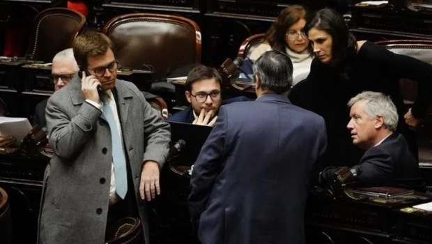 Campaña con dólar movido y oposición no K desorientada