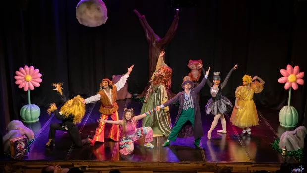 'Elax y Sandy' despiden las vacaciones en el Teatro Border. (Foto: Carlos Villamayor)