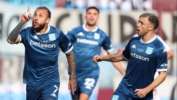 Racing doblegó sin problemas a Riestra