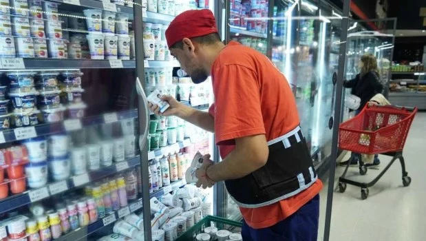 Por la suba del dólar, empresas remarcan precios con subas de entre 3% y 9%