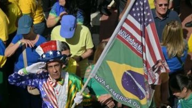 El aumento de aranceles de los Estados Unidos desató protestas en todo Brasil