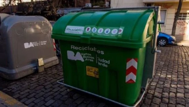Habrá sanciones para quienes remuevan basura de los contenedores