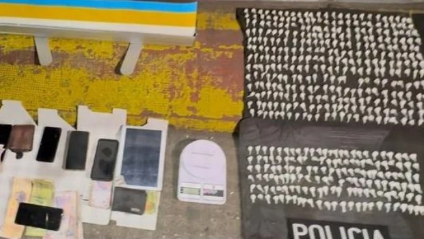 Balvanera: detuvieron a dos hombres por circular en un auto con más de 470 dosis de cocaína