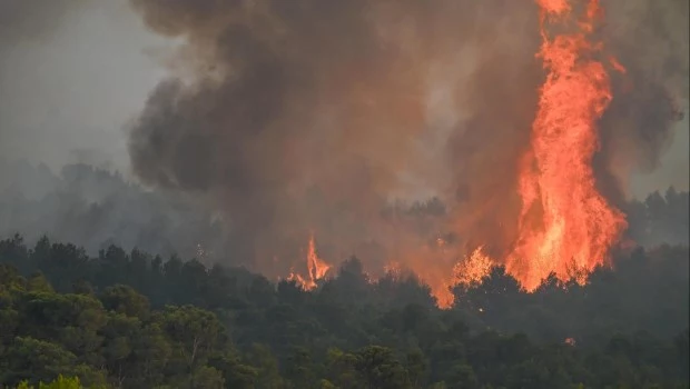 Un incendio forestal en Francia arrasó 13.000 hectáreas y causó al menos un muerto