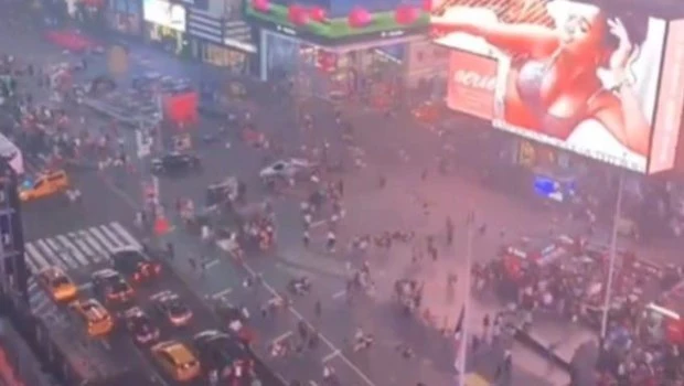 Pánico en Times Square: un adolescente de 17 años abrió fuego y dejó al menos tres heridos