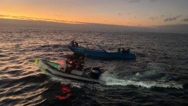Hombres armados atacan un barco frente a la costa de Ecuador: al menos 4 muertos