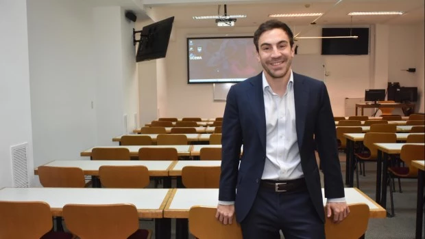“Hay un proceso de concentración. Llegaron empresas más grandes que están viniendo a hacerse cargo de proyectos más chicos que antes con un precio alto eran sostenibles pero ahora, con un precio bajo, no tienen espalda ni estructura para sostenerlo”, destaca Santiago Bulat. Crédito: Gustavo Carabajal.