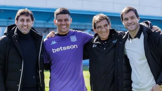 Racing presentó a Rojo