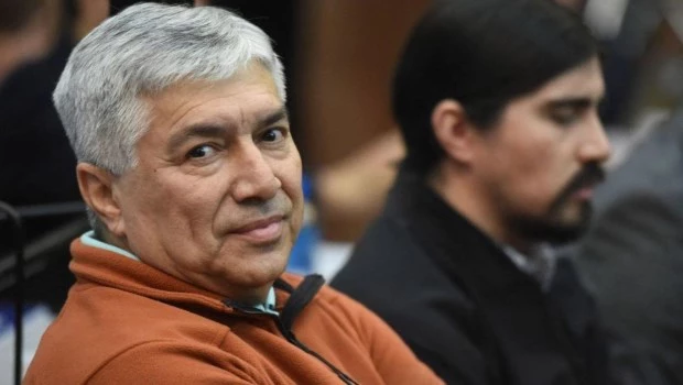 La justicia odenó rematar 56 propiedades de la familia Báez y dispuso el decomiso de más de tres millones de dólares 