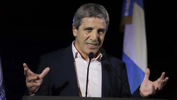 Cedió Caputo y le da una ventanilla de liquidez a los bancos