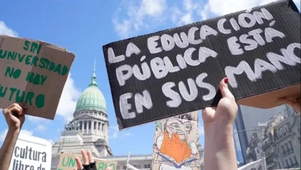 Tras el paro, el Gobierno otorgó un aumento del 7,5% a los docentes universitarios