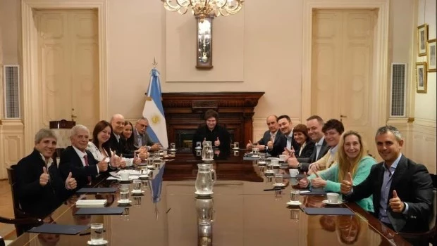 Javier Milei encabeza una reunión de Gabinete en la previa al cierre de listas