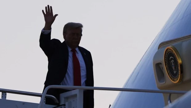 Trump encabeza una delegación de 16 integrantes en Alaska para la cumbre con Putin