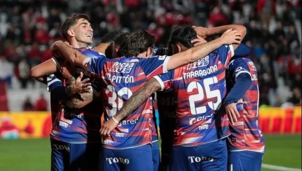 Unión arrasó en Córdoba y goleó a Instituto