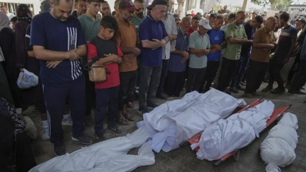 Un ataque aéreo de Israel mata a bebé y a sus padres en Gaza