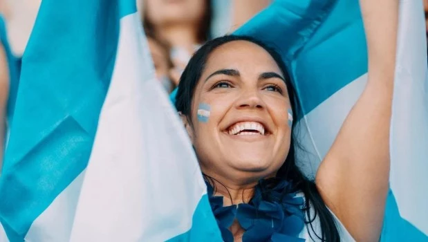 Un estudio reveló la caída del nivel de felicidad en la población argentina en 2025