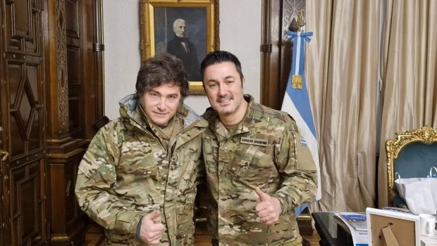 Milei almorzó con los granaderos de Casa Rosada por el 17 de agosto