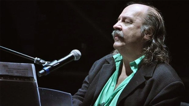 “Hoy noto que la mejor forma de divulgar mi música es tocando en vivo”, dice el artista.