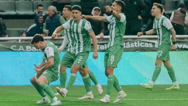 Un torbellino de goles permitió que Banfield le diera vuelta el partido a Estudiantes