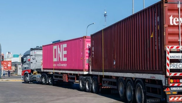 Autorizan la libre circulación de camiones bitrenes sin restricción horaria