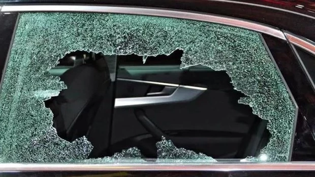 La Plata: rompieron un auto y se robaron 15 millones de pesos