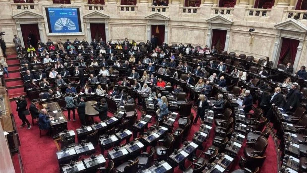 Moderado optimismo en la oposición para frenar los vetos de Milei, con la UCR de árbitro