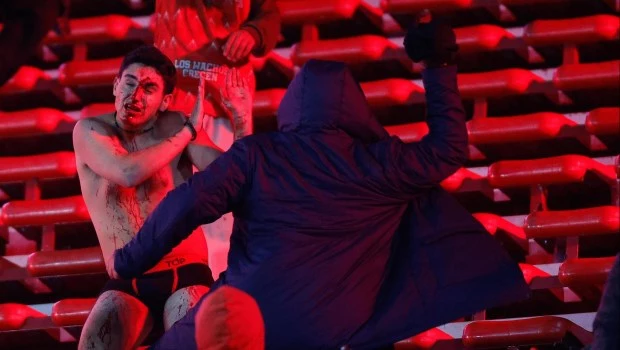 El estado de salud de los heridos durante la batalla entre hinchas de Independiente y Universidad de Chile