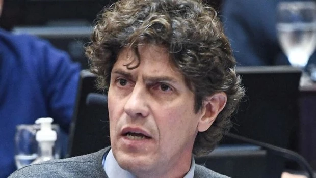 Lousteau: “Mientras someten a las familias a un ajuste sin precedentes, roban”