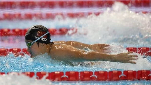 La china Yu Zidi, una nena china de 12 años, sorprendió al planeta en el Mundial de natación de Singapur.