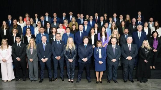 Milei posó junto a los candidatos a diputados y su hermana Karina