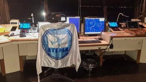 El paro de controladores aéreos afectó la actividad en los aeropuertos