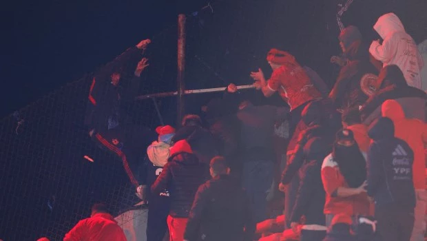 Denuncia Independiente a los hinchas chilenos: Fue un ataque planificado