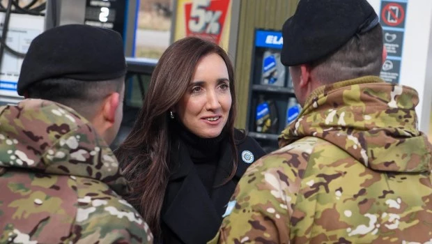 Villarruel respondió a los agravios de Mayra Mendoza y visitó Chubut