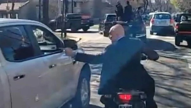 Espert escapó en moto y culpó a Otermín por el ataque a la caravana presidencial: “Maldito kirchnerista”