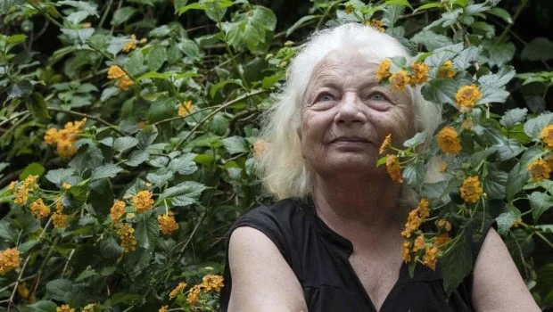 Diana Bellessi no retacea su fascinación por animales y plantas.