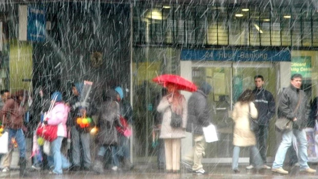 Se aproxima al AMBA la tormenta de Santa Rosa