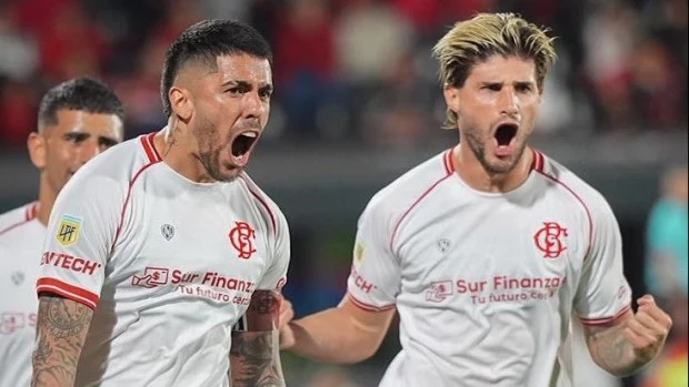 Barracas Central remontó, le ganó a Newell’s y lidera la zona A del ...