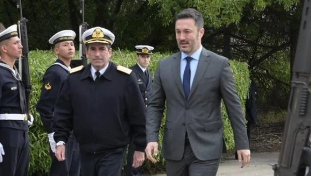 Luis Petri y y el jefe de la Armada. ARCHIVO