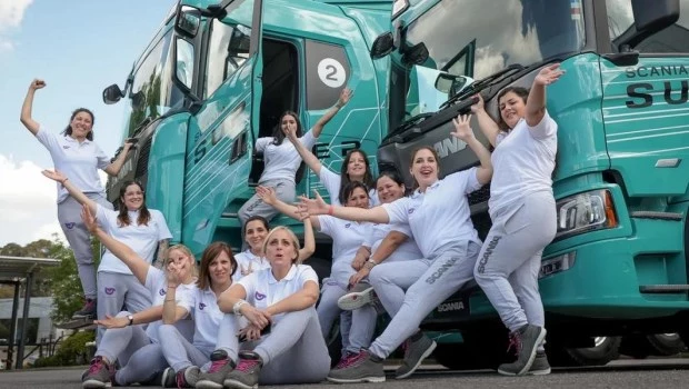 Más de 9.000 mujeres esperan turno para tratar de convertirse en conductoras de camiones