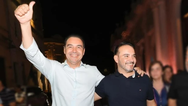 Gustavo Valdés (izq.), luego de dejarle el legado provincial a su hermano Juan Pablo (der.), busca una proyección nacional.