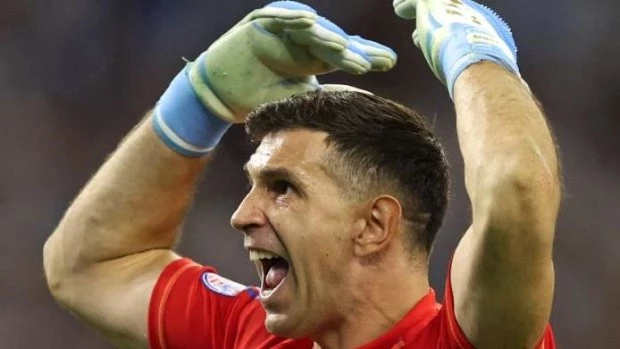 El futuro del Dibu Martínez se aleja la Premier: se cayó el pase al Manchester United y Turquía asoma en el horizonte