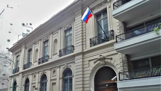 La Embajada de Rusia respondió a las acusaciones del Gobierno por los audios: "Son infundadas y falsas"