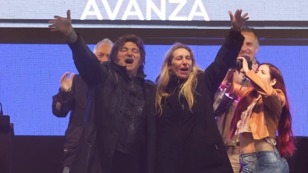 "Vayan a votar", les reclamó Milei a los bonaerenses, defendió a su hermana y sostuvo que hay un empate técnico