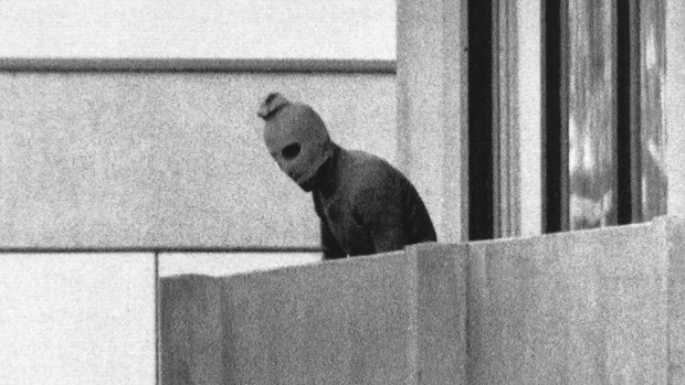 Asesinados por resistir el ataque terrorista en el dormitorio de hombres de la delegación israelí: Moshe Weinberg, entrenador y arbitro del equipo de lucha; y Yossef Romano, un fornido levantador de pesas.