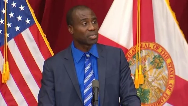 Estados Unidos: Florida pondrá fin a la vacunación obligatoria 