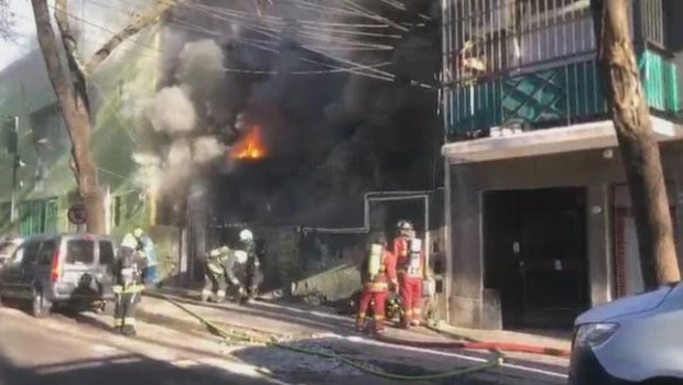 Murió un hombre que prendió fuego un conventillo en La Boca