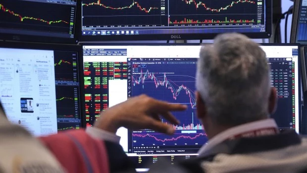 Subió el dólar, las acciones se derrumbaron hasta 20% y el riesgo país superó los 1.000 puntos