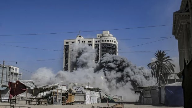 Israel bombardeó un nuevo rascacielos en Gaza, el cuarto en cuatro días