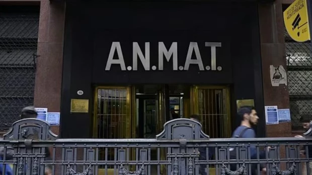 Uno de los allanamientos fueron realizados en la sede central de la Anmat, en la Avenida de Mayo al 800.